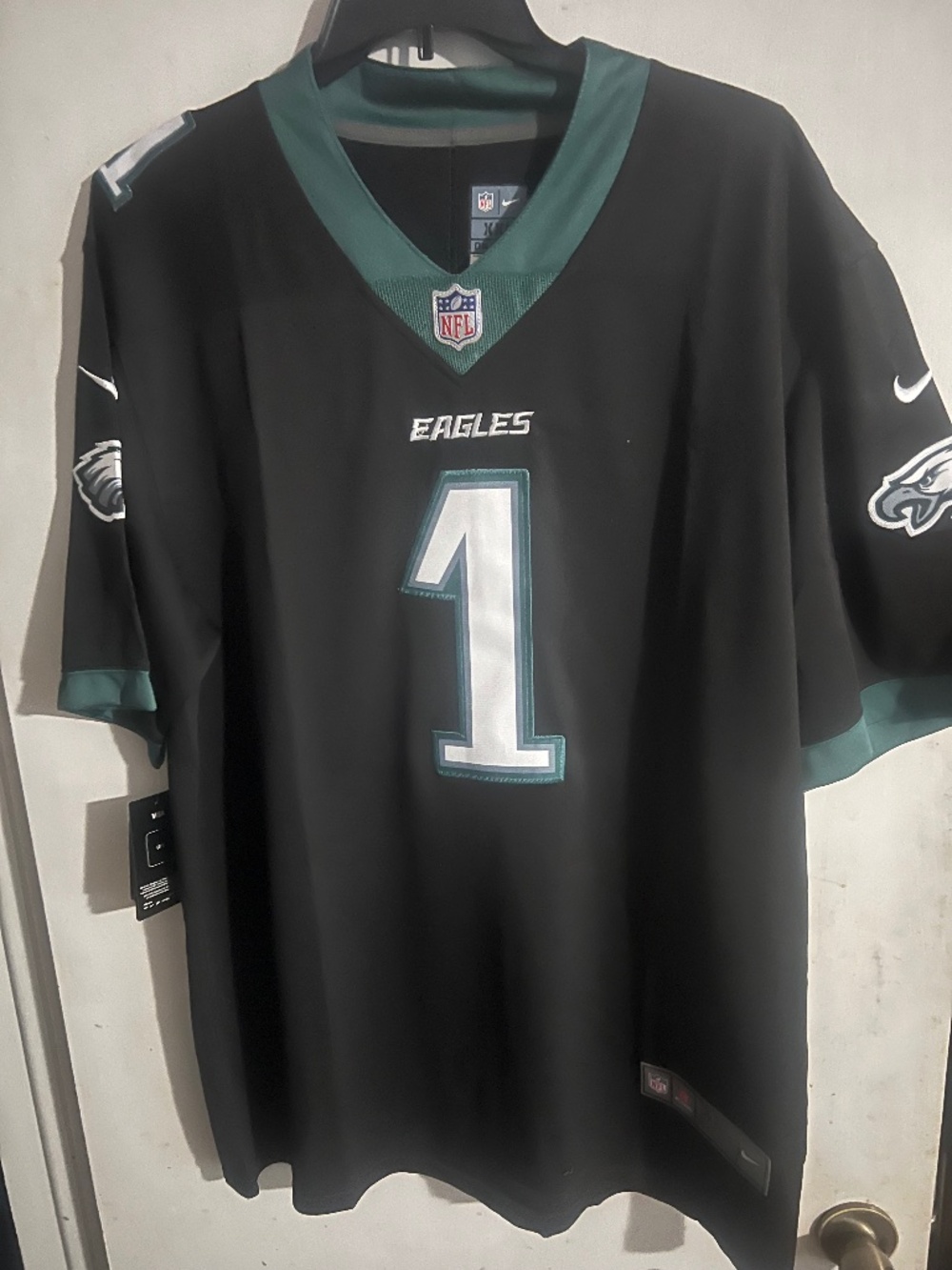 Philadelphia Eagles Jalen Hurts Football Jersey , Size XXL , NWT